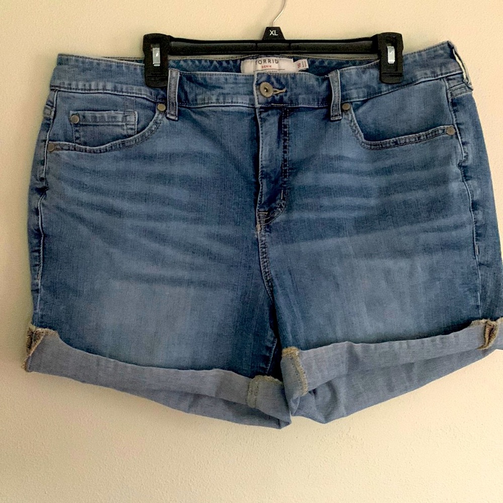Torrid medium wash denim shorts